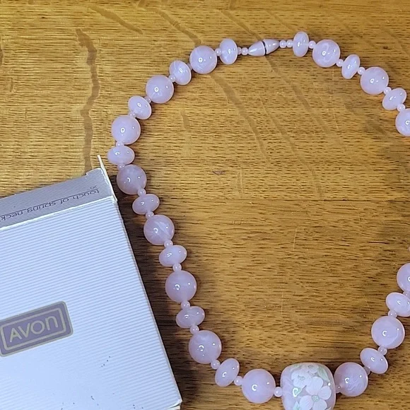 Avon Touch Of Spring Pink Lucite Beaded Floral Necklace Vintage 1989 - Picture 4 of 7
